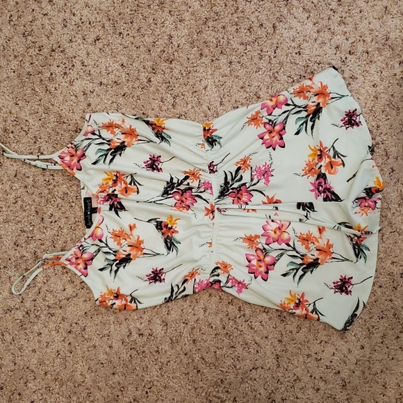 Floral Hawaiian Print Romper - Picture 2 of 4